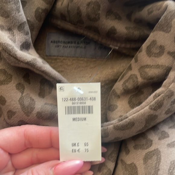(NWT) Abercrombie & Fitch Men’s Essential Popover Hoodie Animal Print, Medium - Picture 14 of 16
